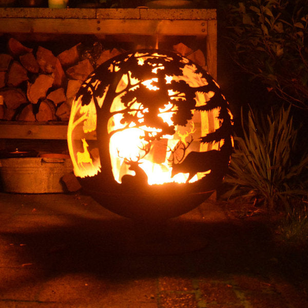 Esschert Design Elchmotiv Feuerball 58 x 58 x 66 cm, aus Metall, gelasert, in Rost-Optik, mit Standfuß
