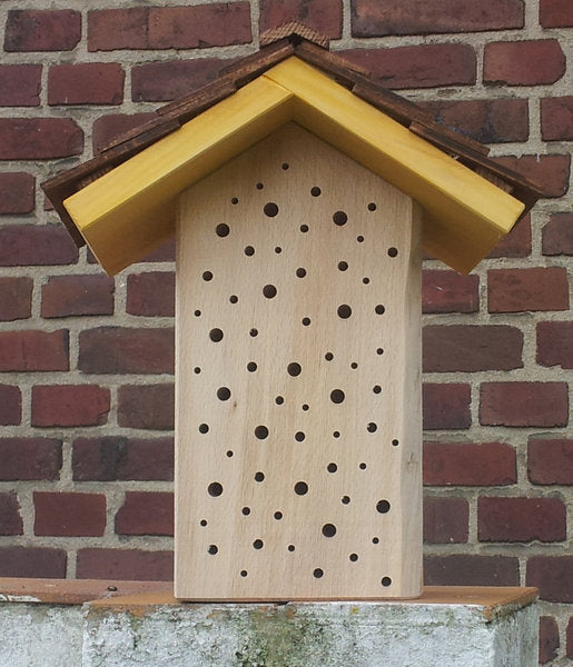 Insektenhotel „zur roten Mauerbiene“