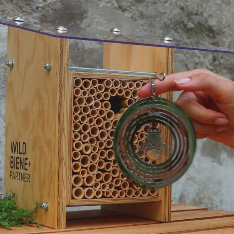 Vogelschutz-Windspiel «BeeSafe» für Bienenhotels